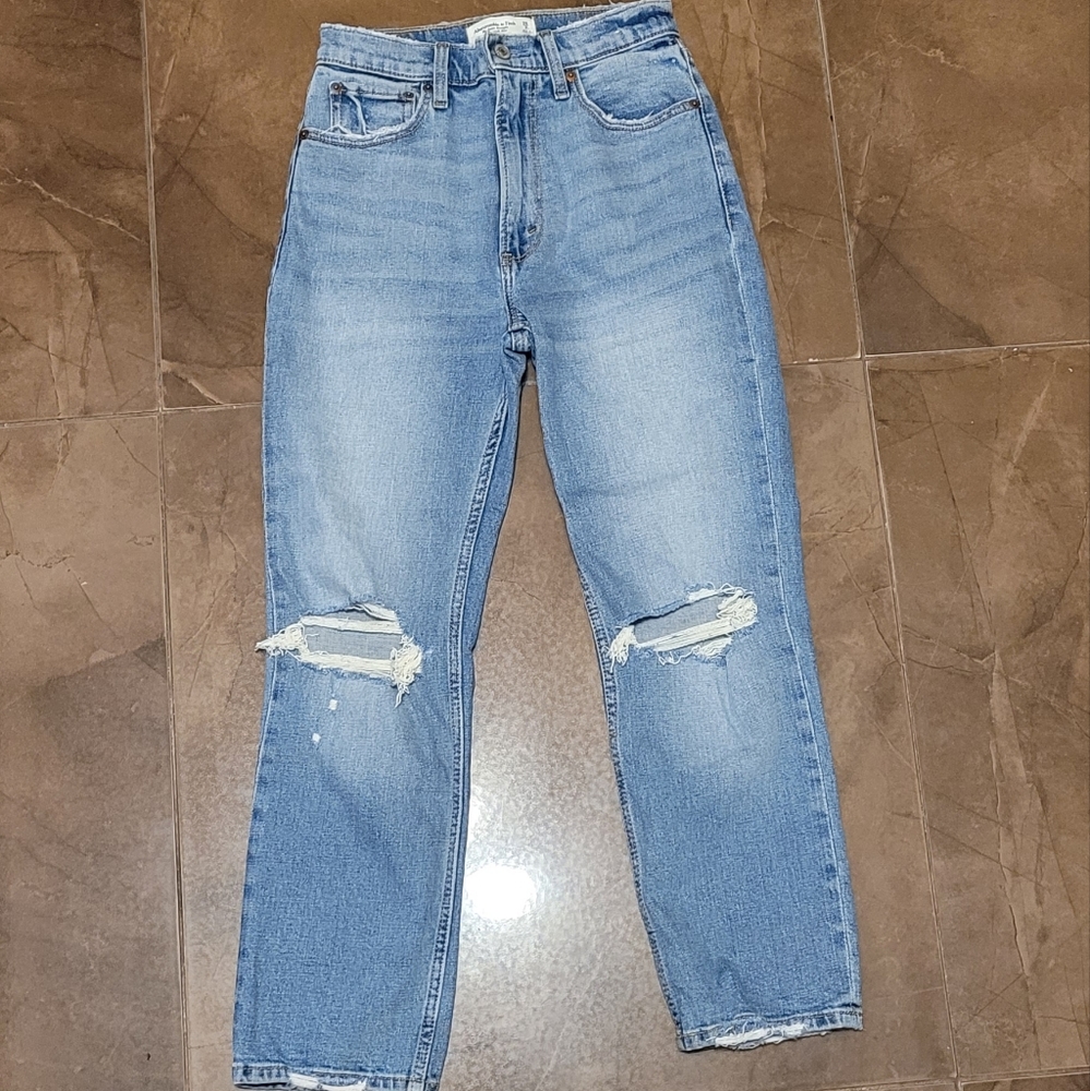SOLD Abercrombie & Fitch Ultra High Rise Ankle Straight Jeans - Picture 3 of 6